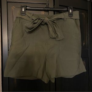 NWOT High waist paperbag shorts